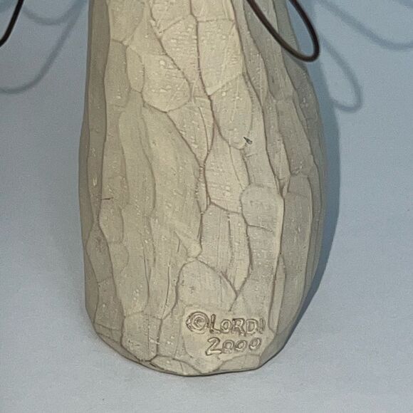 Willow Tree "Angel of the Heart" Figurine 2000 Girl Wings Holding Red Heart - Picture 5 of 12